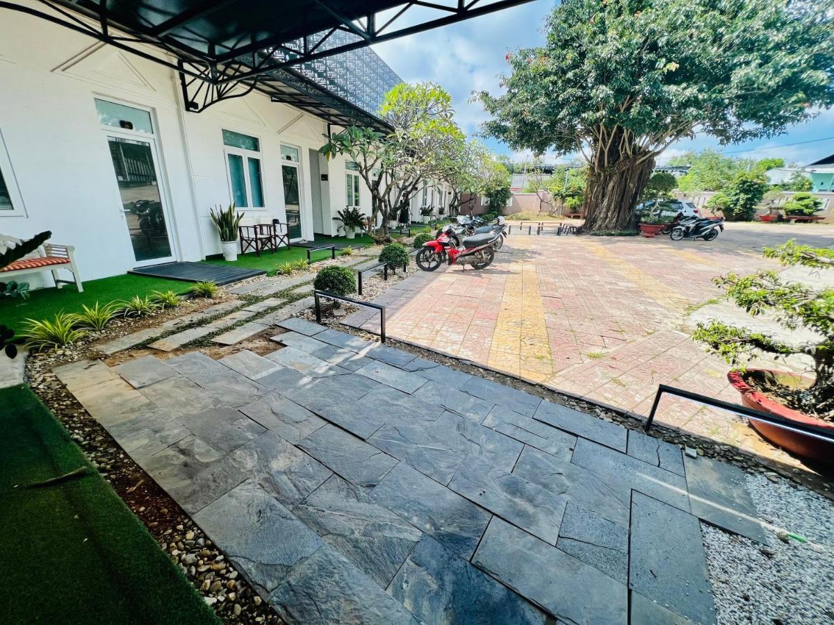 Hotel D'villa - *