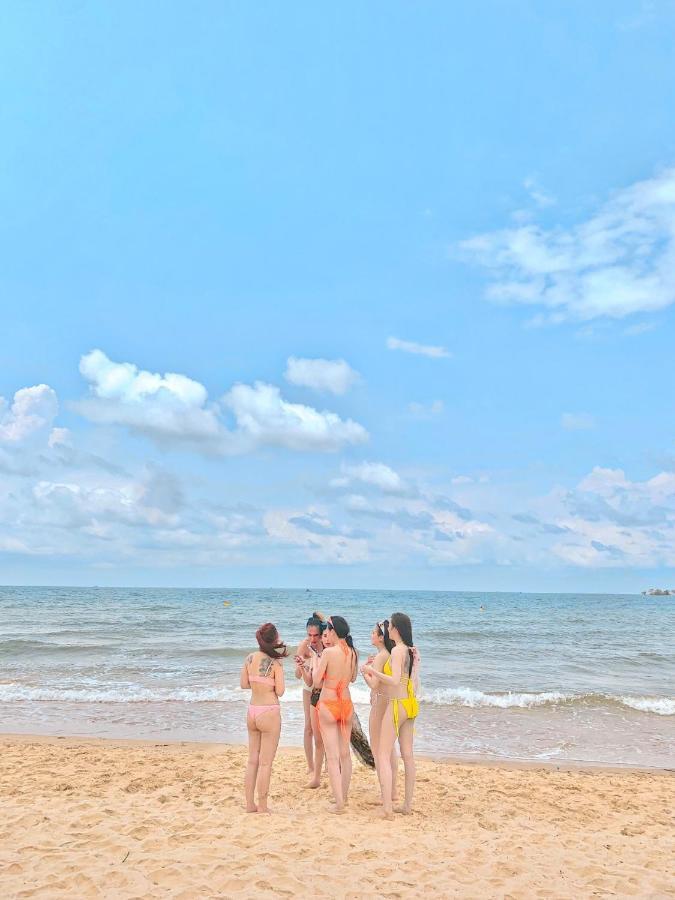 Hana & Coconut Mini Grand World * Phu Quoc