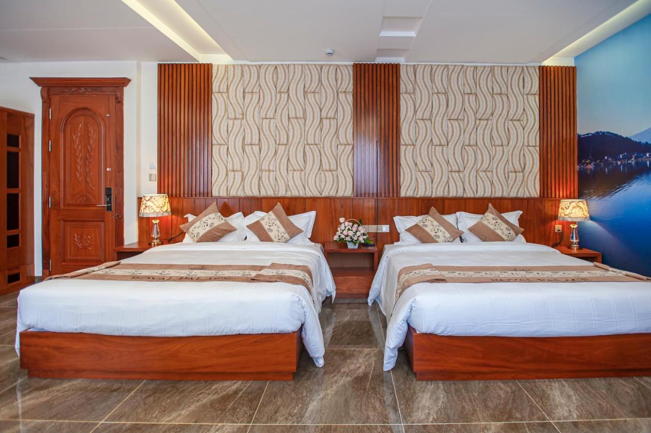 Khách sạn Royal Palace 3*