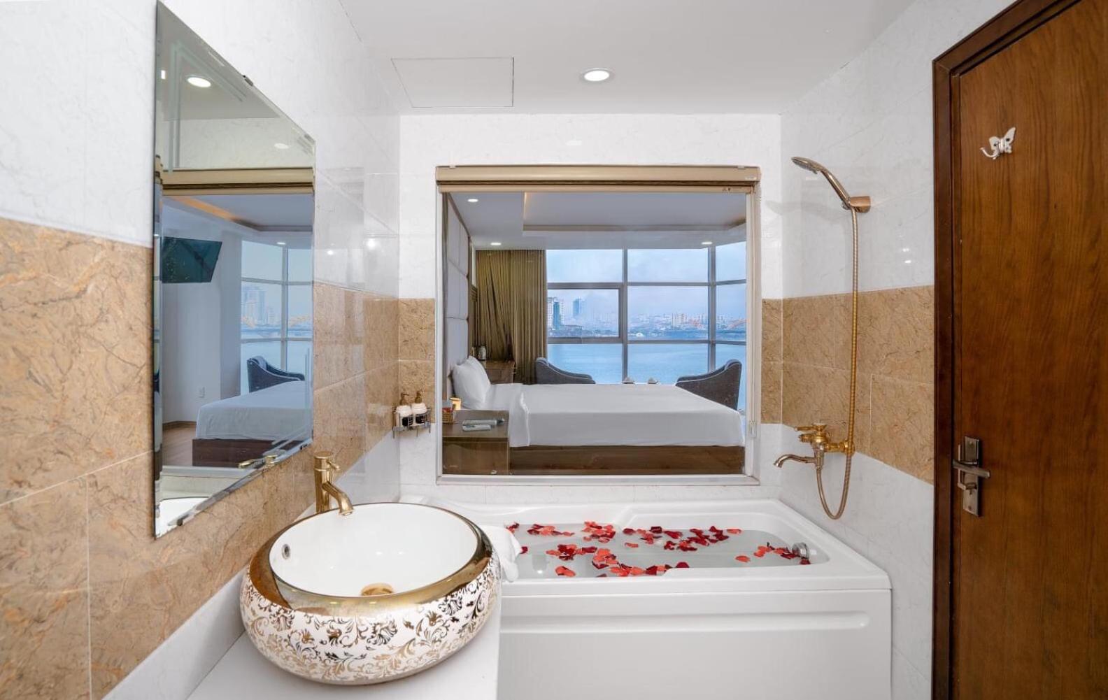 Pariat River Front Hotel