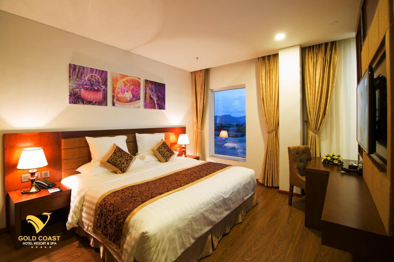 Gold Coast & Dong Hoi