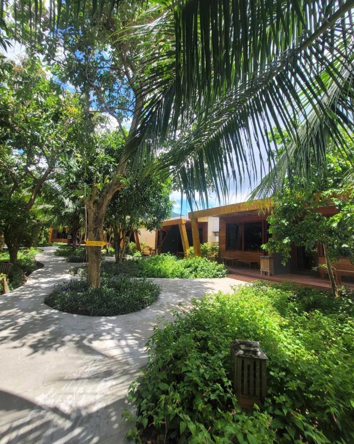 Tan Son Nhat Con Dao Resort