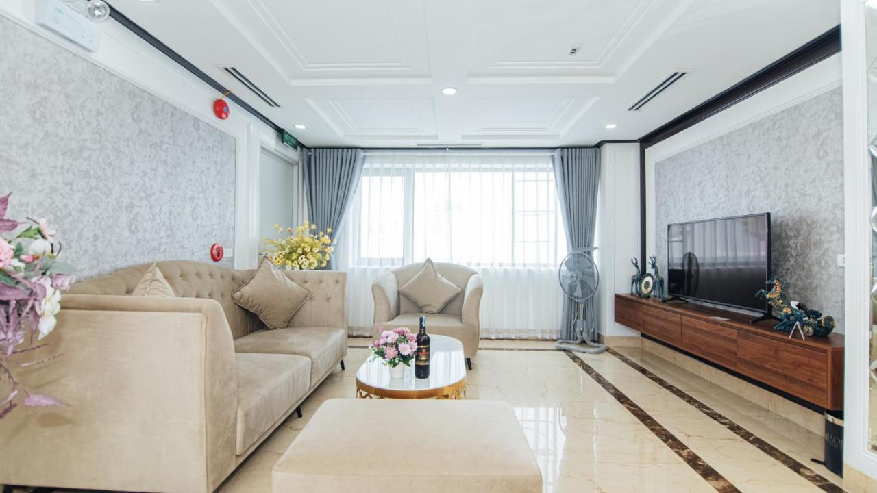 Jade Hotel