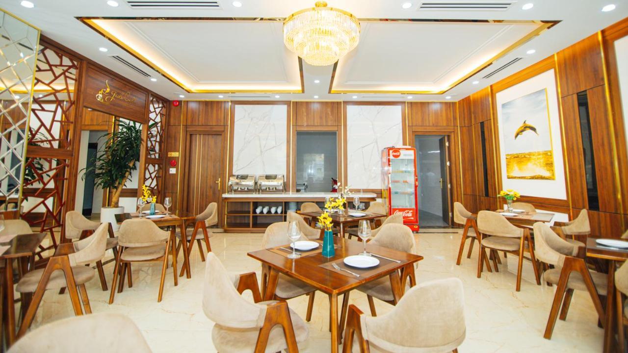 Jade Hotel