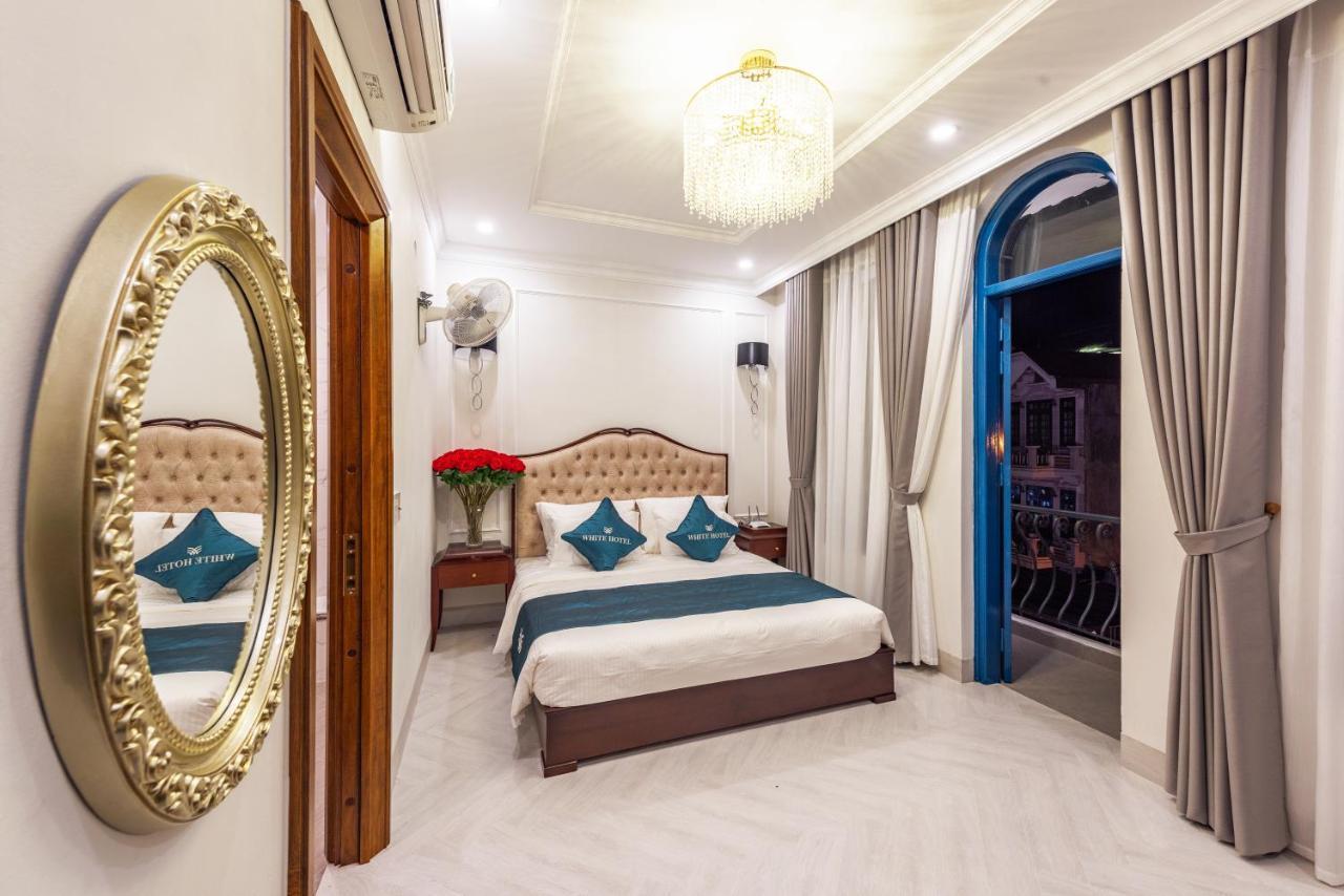 Hotel White