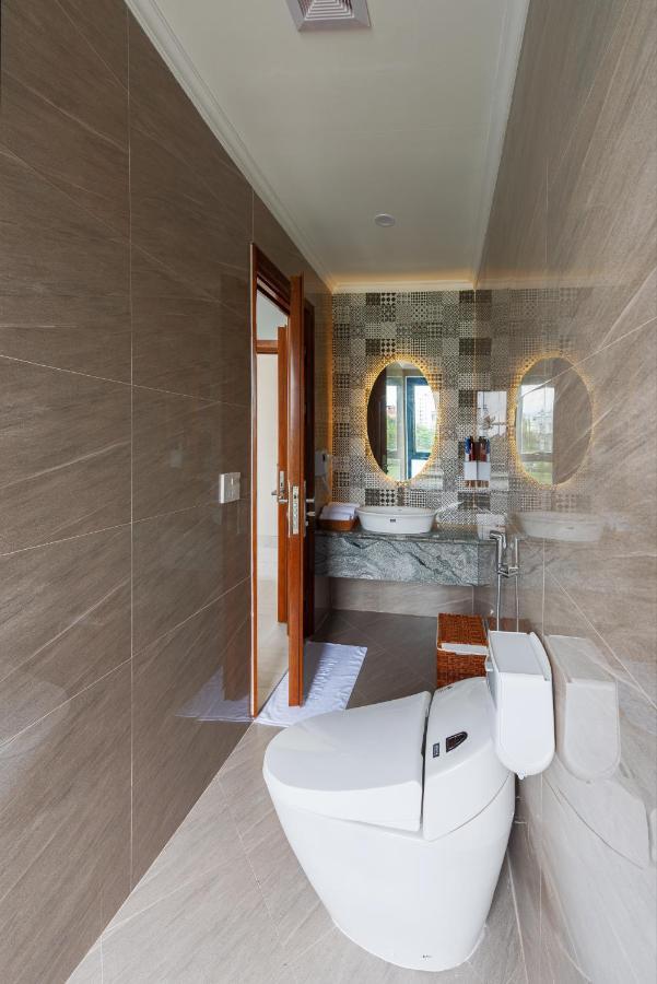 Hotel White