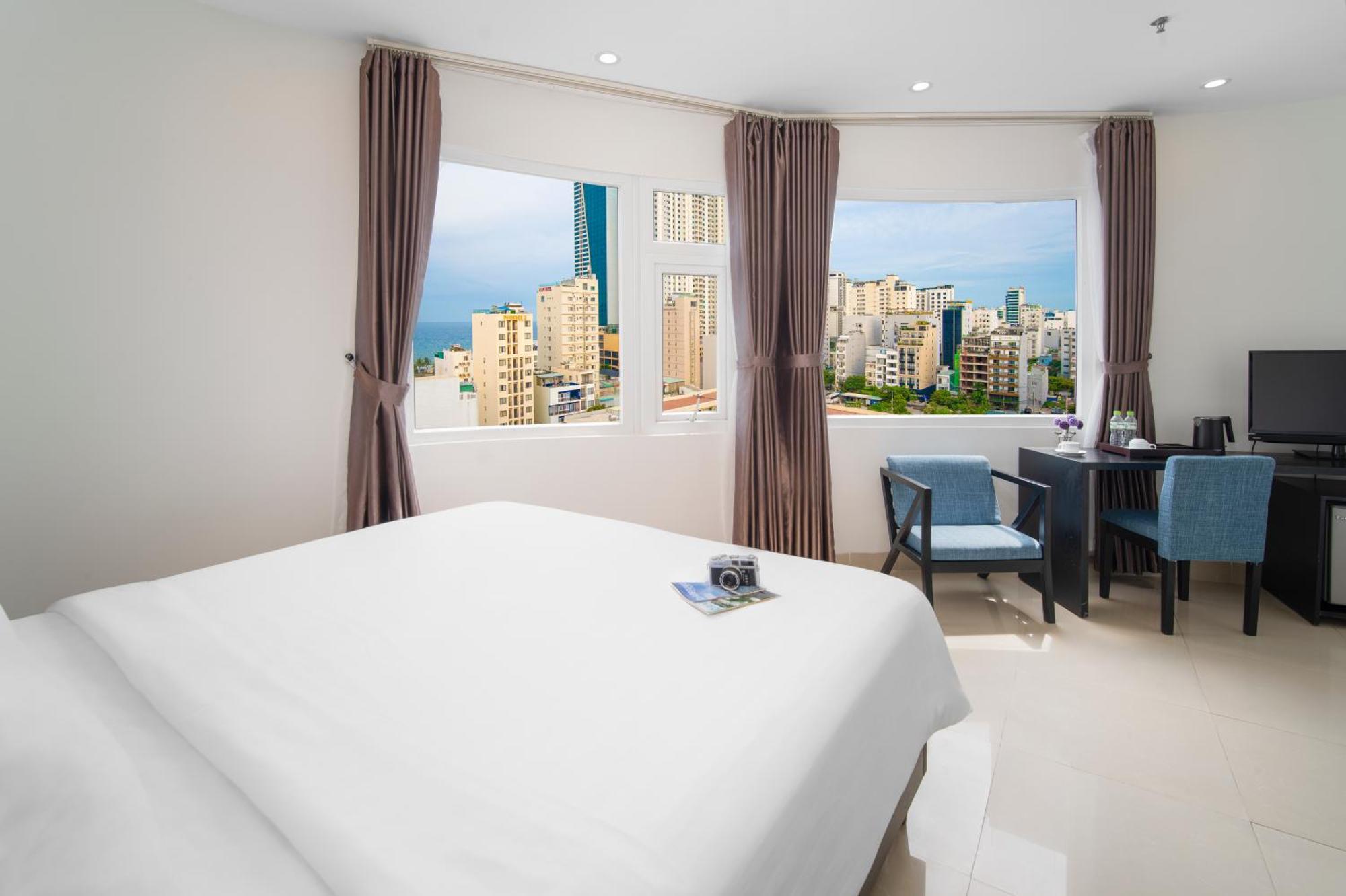 Golden Star & By Thg Hotel 4*
