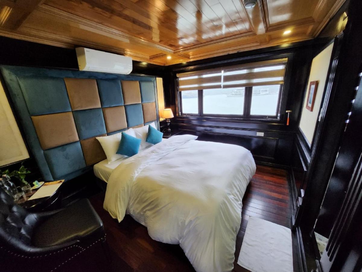 Cat Ba Ocean Cruise Hotel 4*