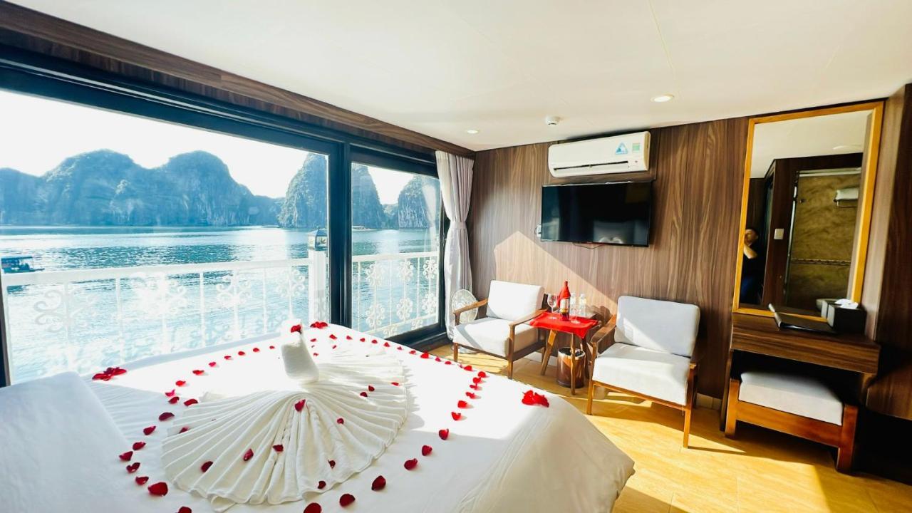 Unicharm Cruise  Ha Long