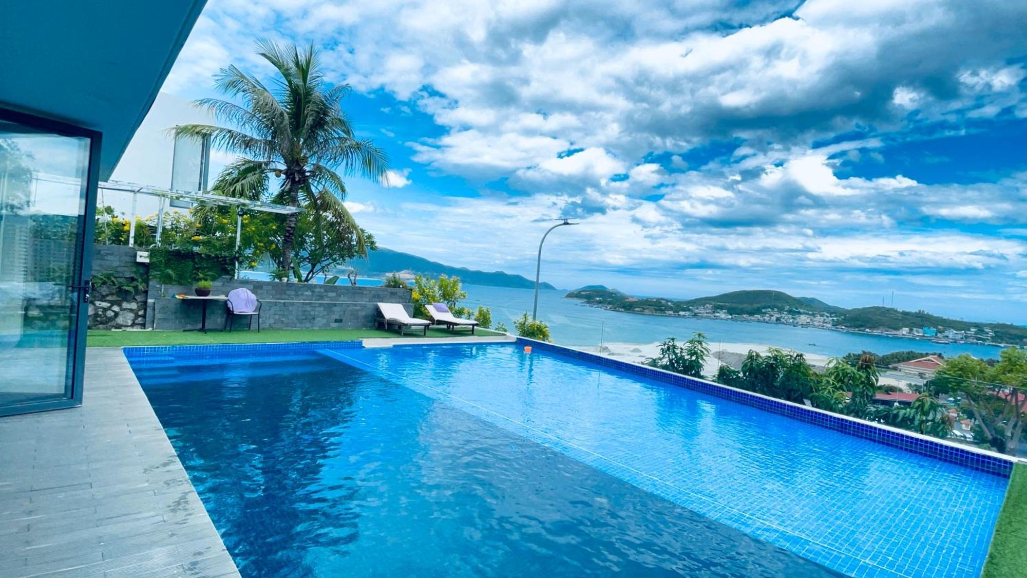 Villa Harbor View
