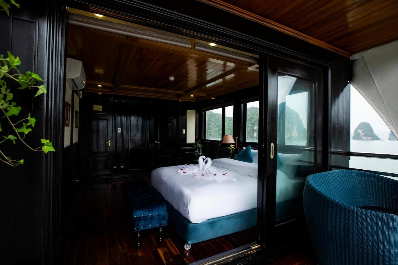 Cat Ba Ocean Cruise Hotel 4*