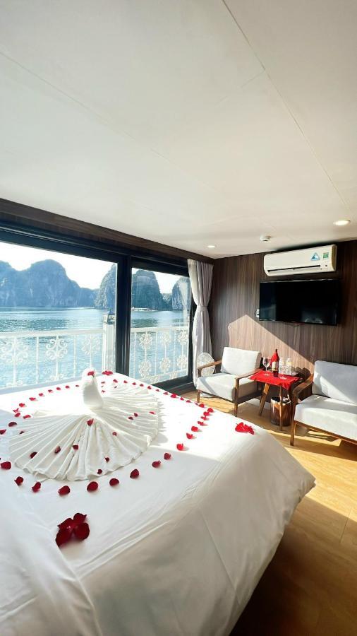 Unicharm Cruise  Ha Long