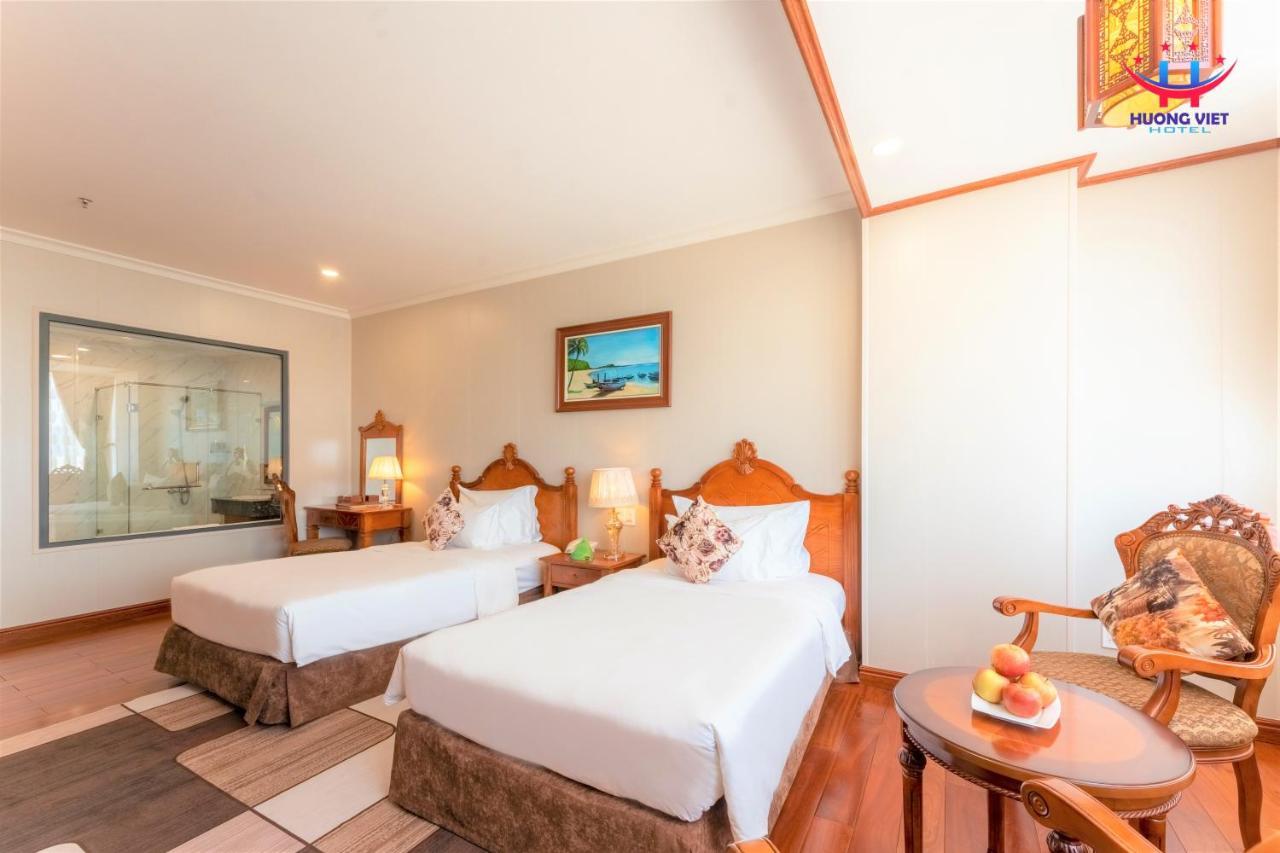 Huong Viet - Beachfront Hotel