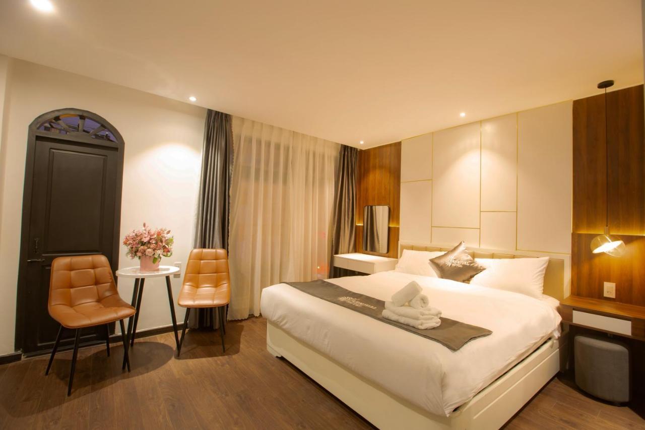 Hotel Carnival -