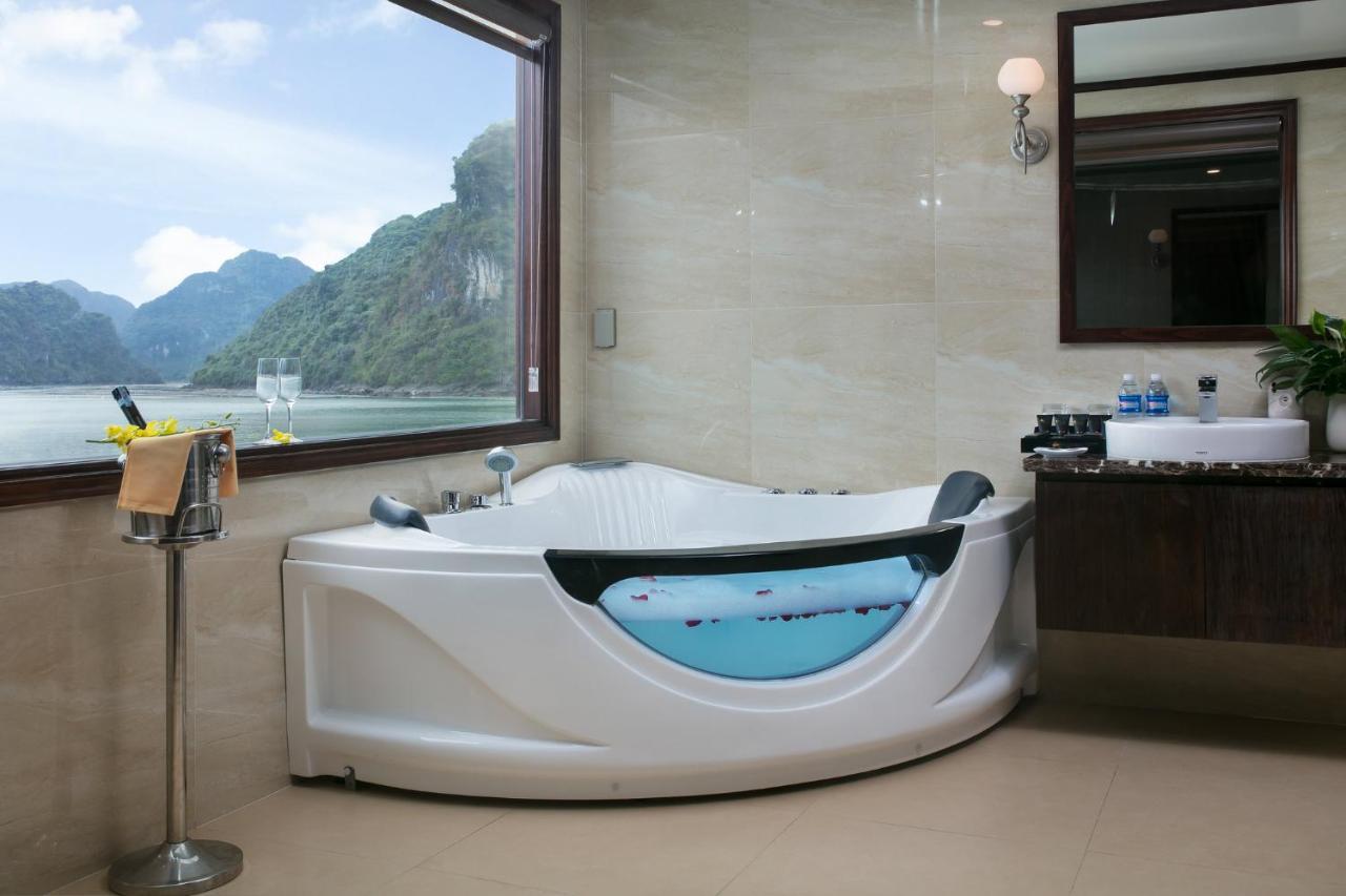 Mon Cheri Cruises  Hạ Long