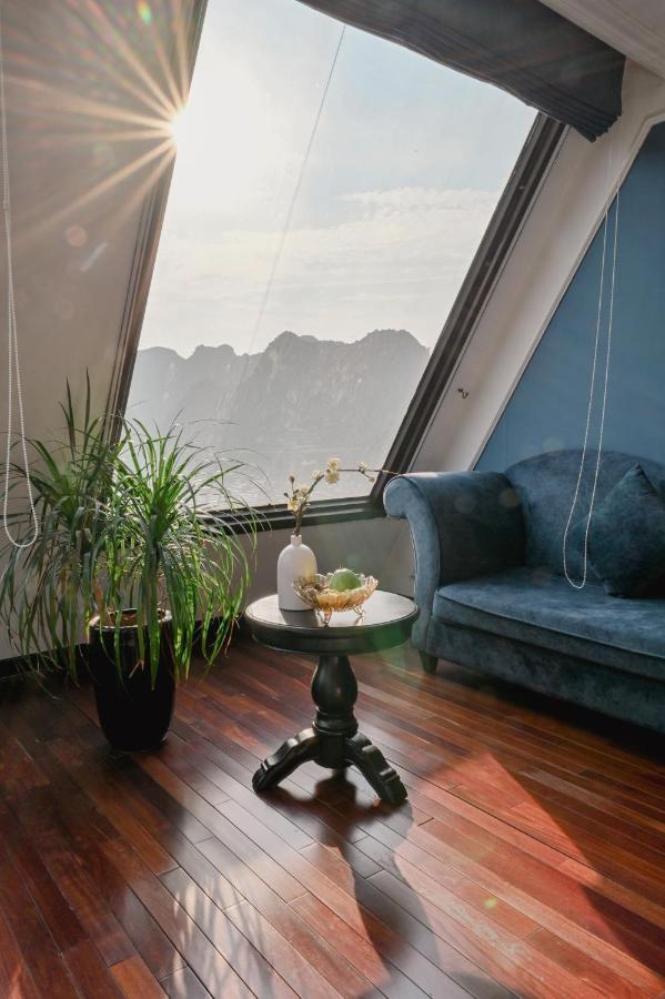 Le Theatre Cruises - Wonder On Lan Ha Bay