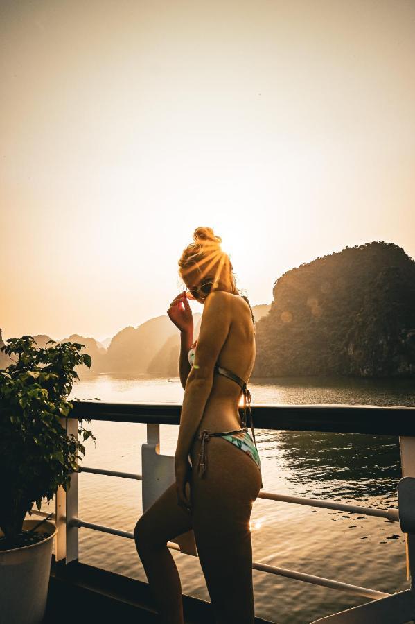  Le Theatre Cruises - Wonder On Lan Ha Bay Ha Long
