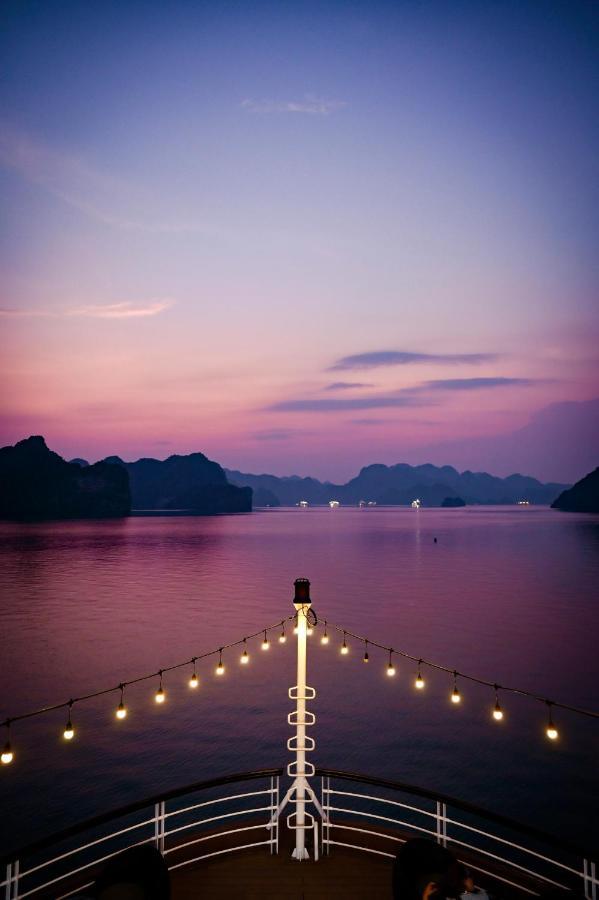  Le Theatre Cruises - Wonder On Lan Ha Bay