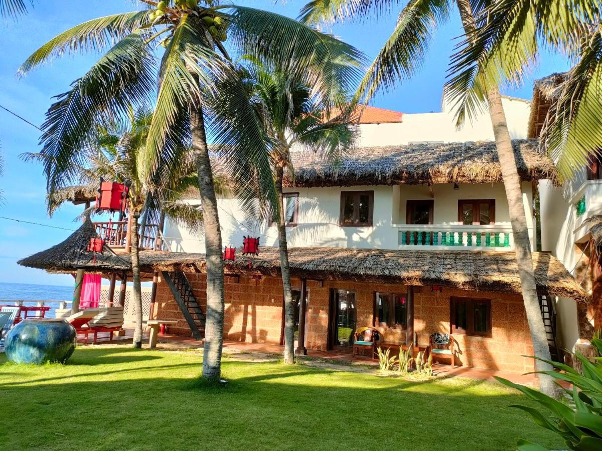 Full Moon Resort