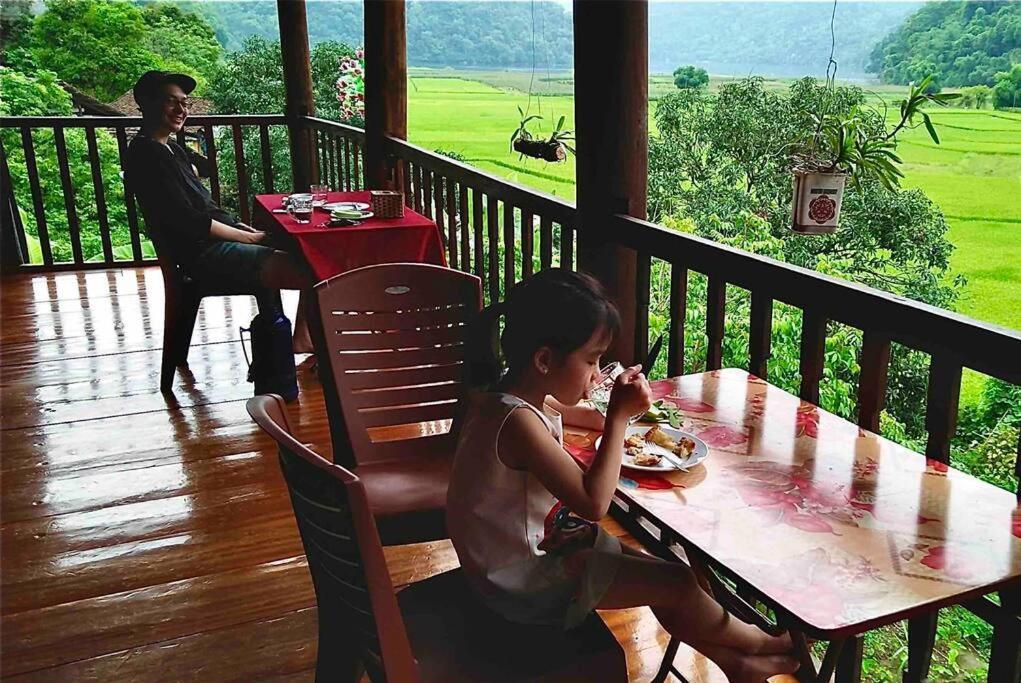 Lake-huyen Hao Bed & Breakfast *