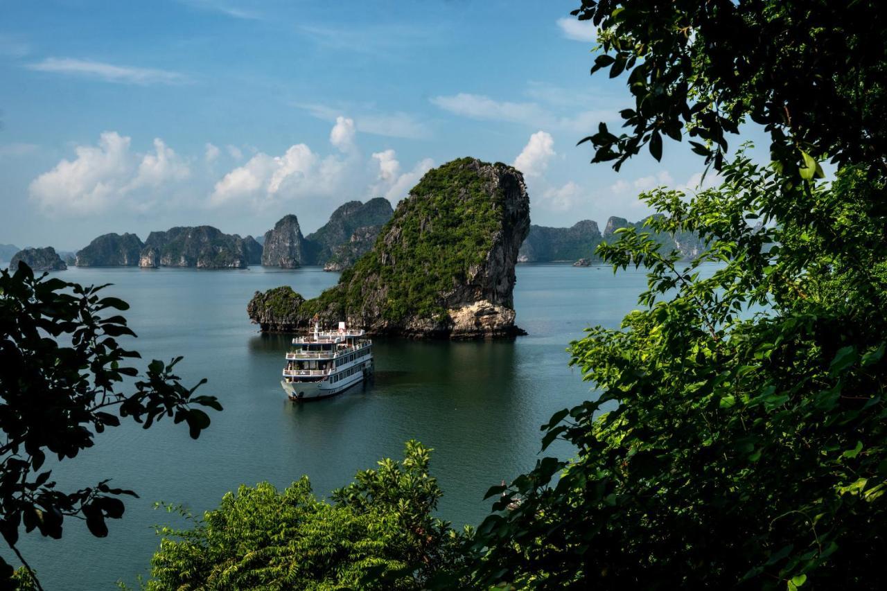 Swan Cruises Halong Ha Long