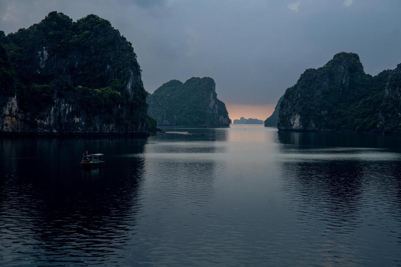 Swan Cruises Halong  Ha Long