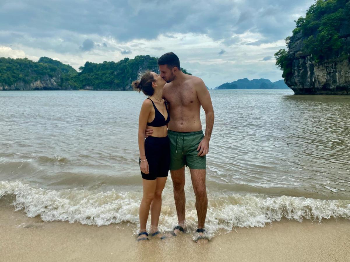  Swan Cruises Halong Ha Long