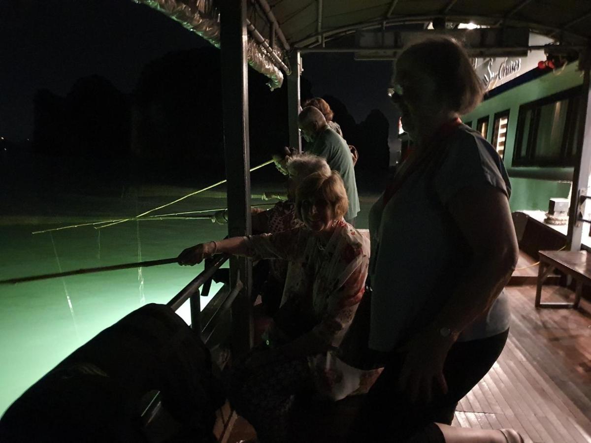  Swan Cruises Halong