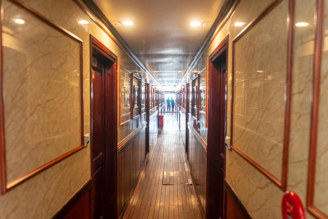 Swan Cruises Halong  4*