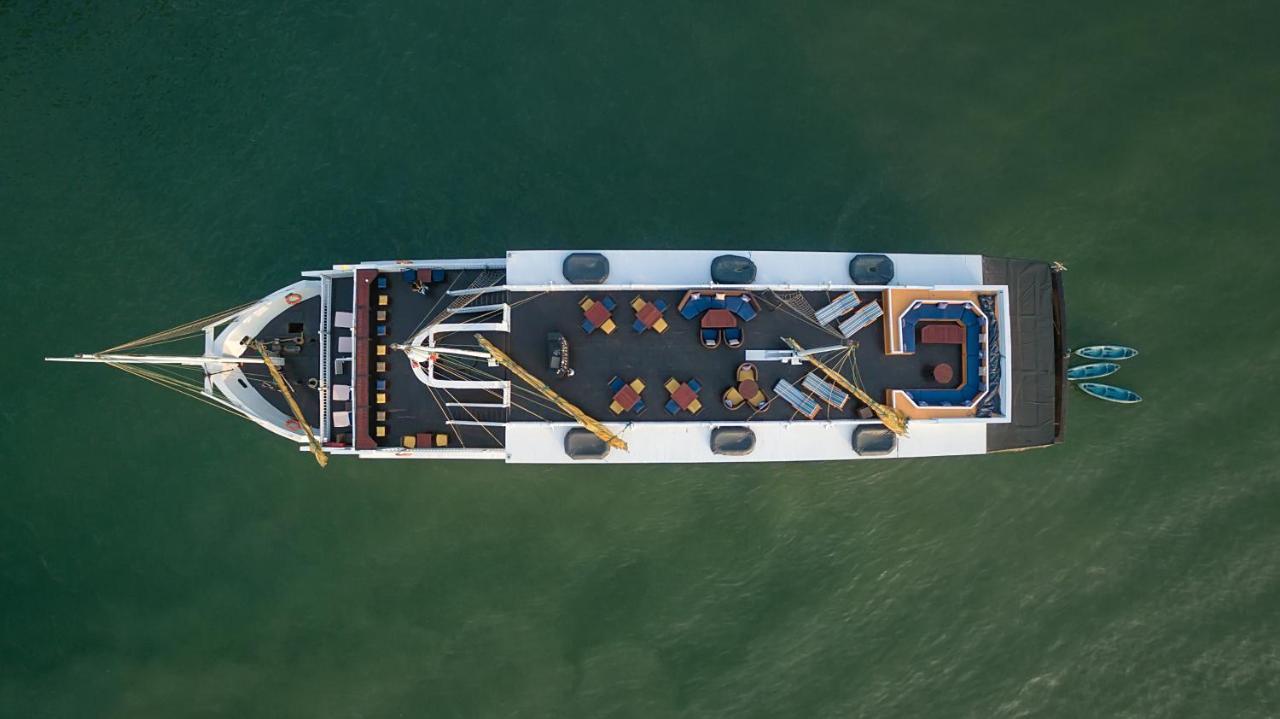 Paradise Sails Cruise  Ha Long