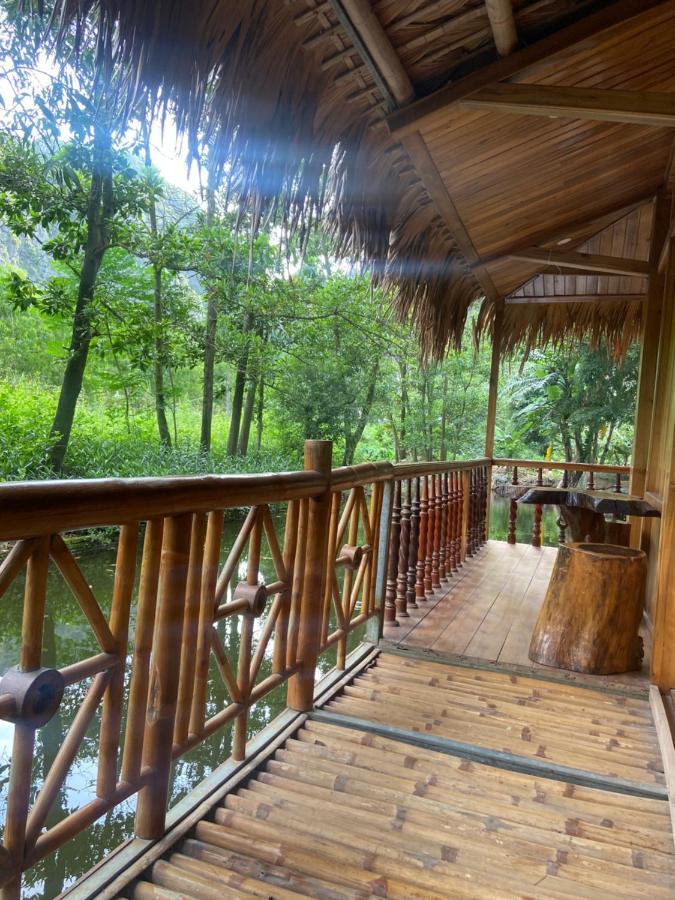 Lodge Hang Lan