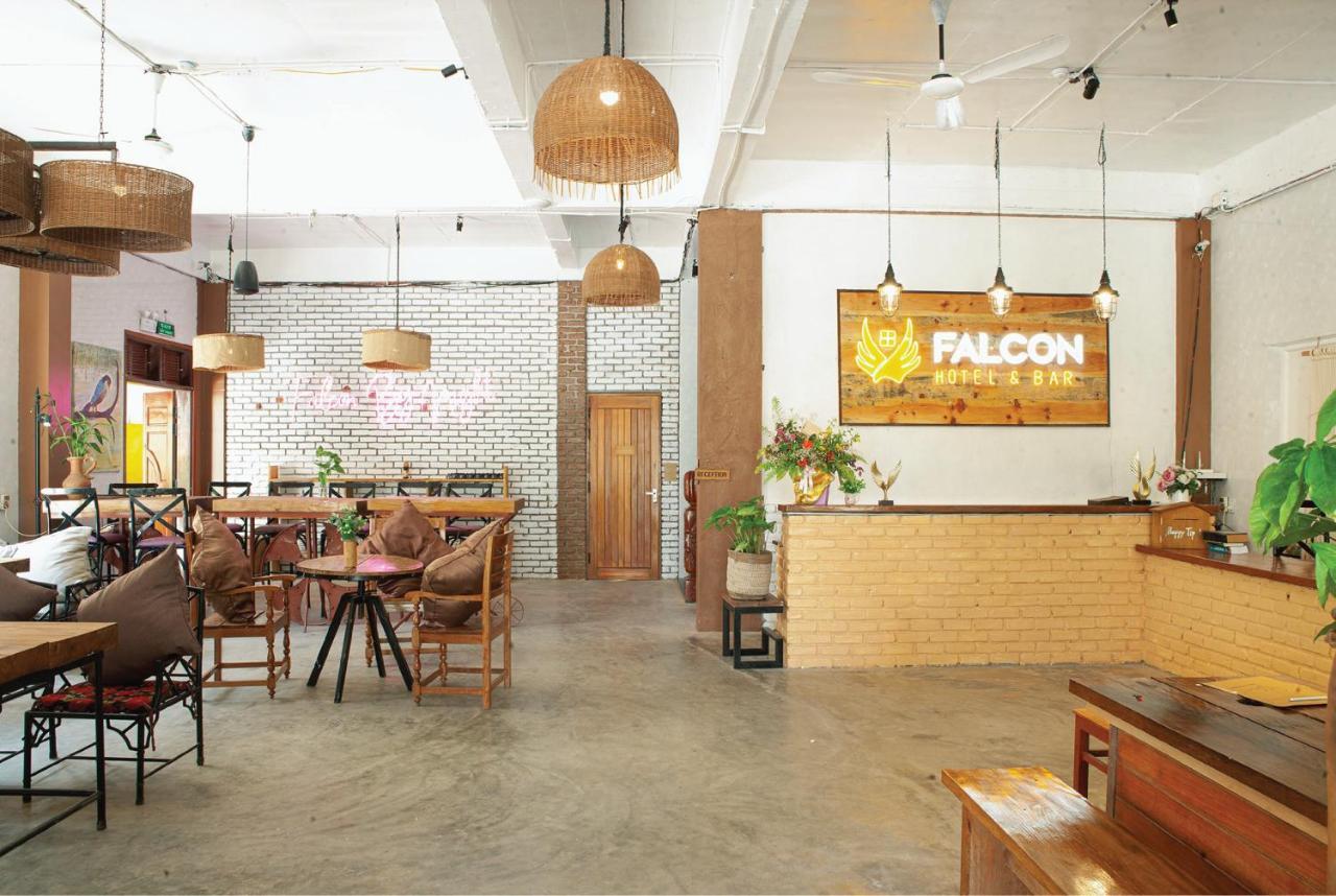 Falcon Bed & Breakfast Phong Nha