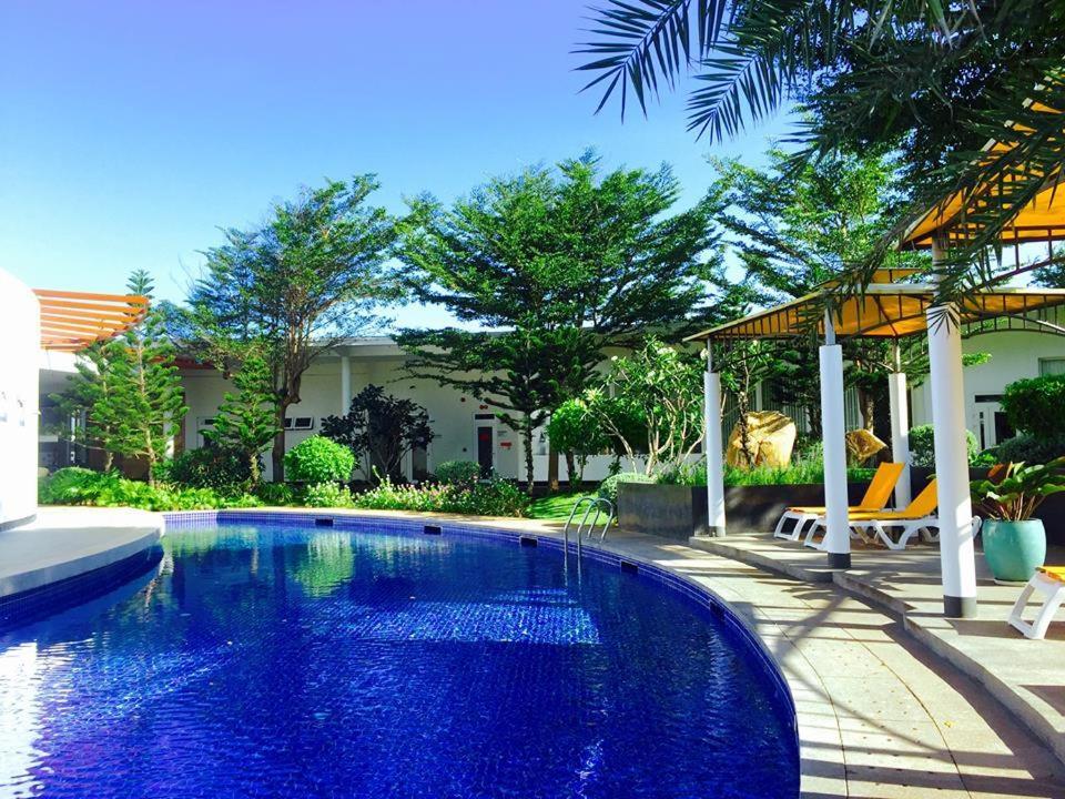 Oceanami Resort: Beachfront With Pool And Bbq In Long Lodge Long Hai