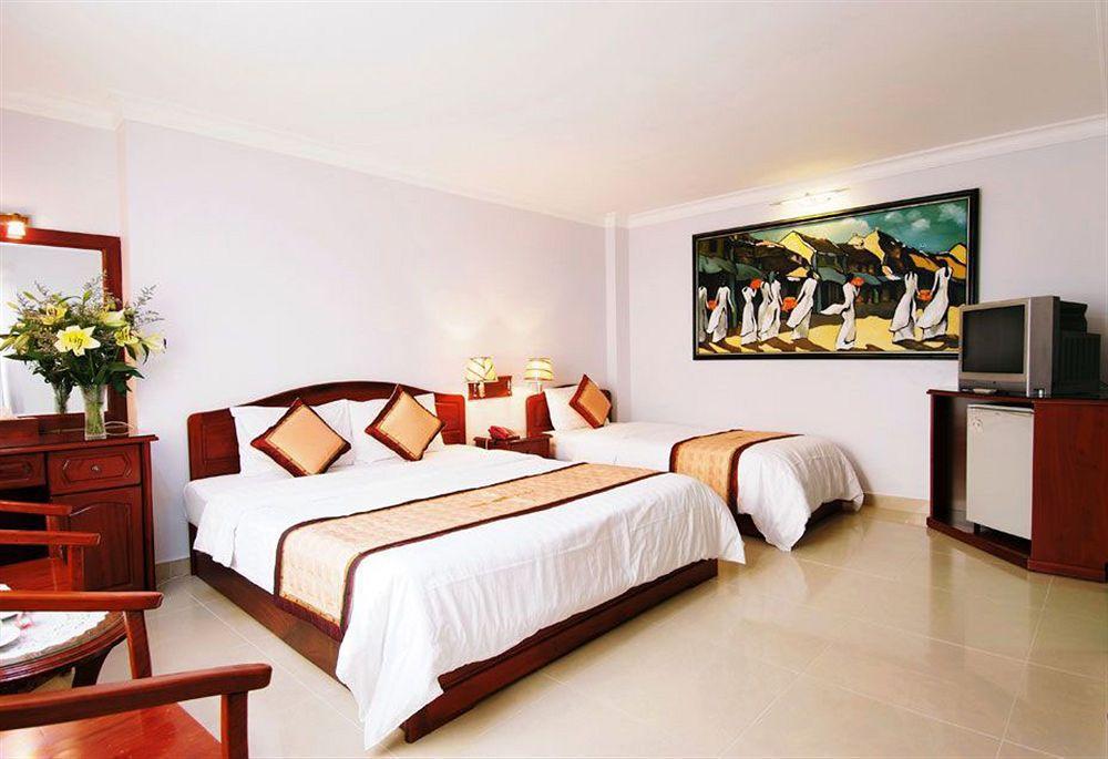 C Hotel- De Tham Bui Vien Walking Street