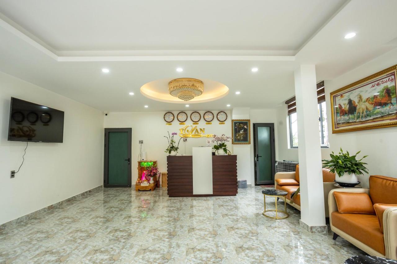 Khách sạn Khach San Y Lan 2 2*