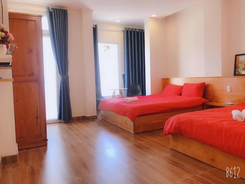 Hotel 1995 House
