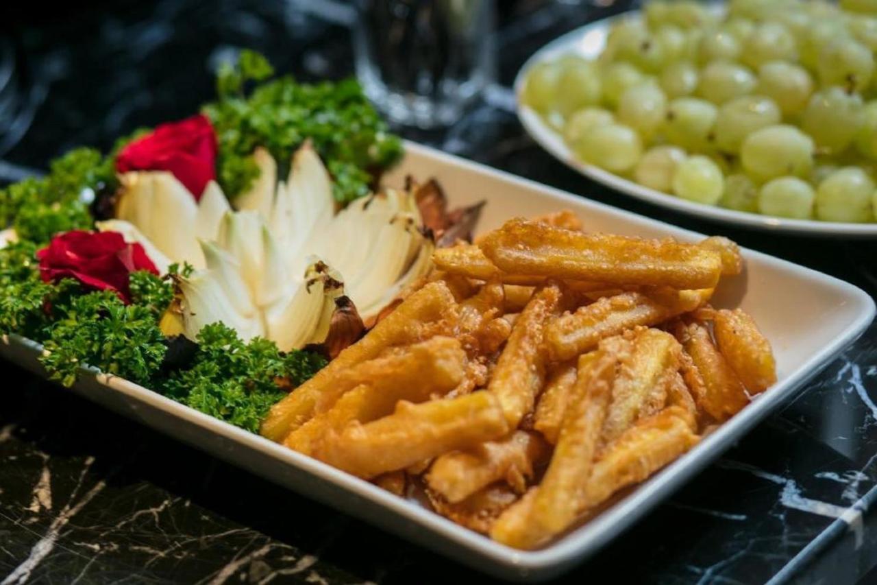 Khách sạn Flora Centre & 4*