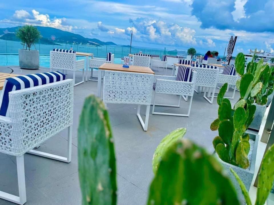 Khách sạn hẻo lánh Lustay Panorama Nha Trang