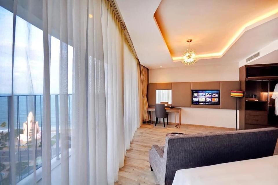 Khách sạn hẻo lánh Lustay Panorama