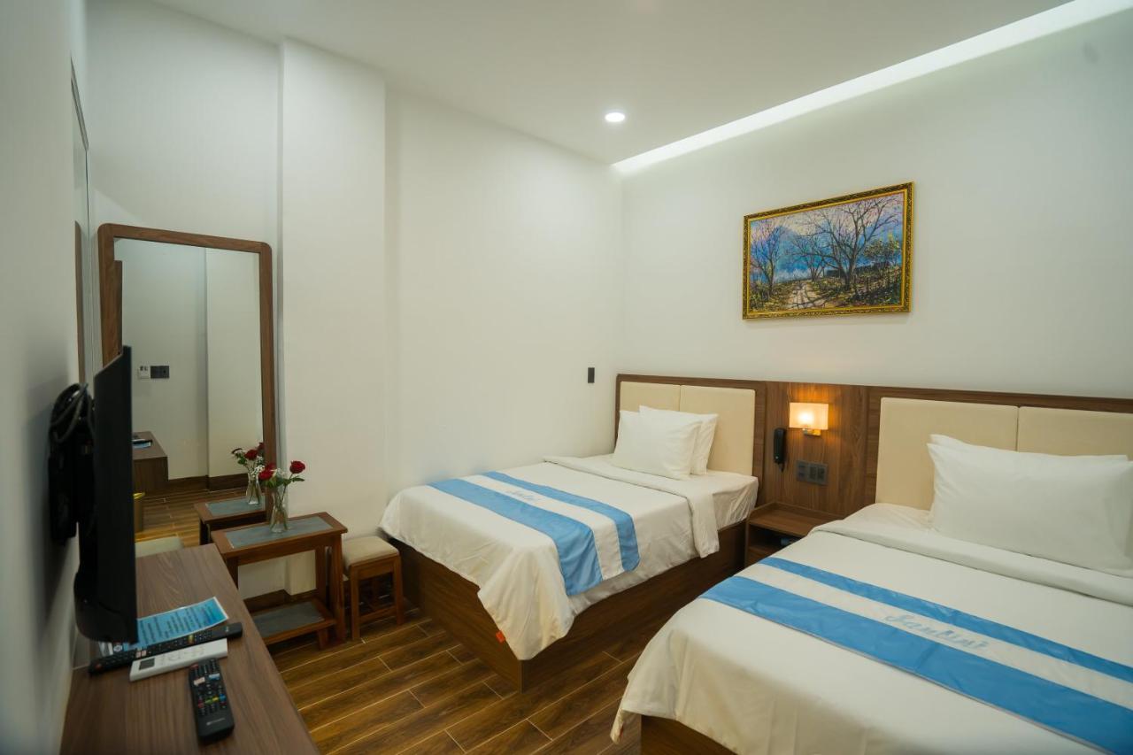 Santini Hotel *
