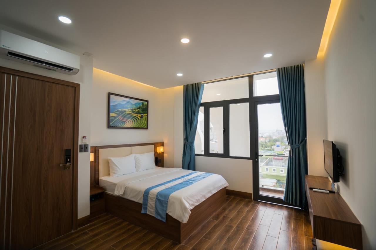 Santini Hotel *