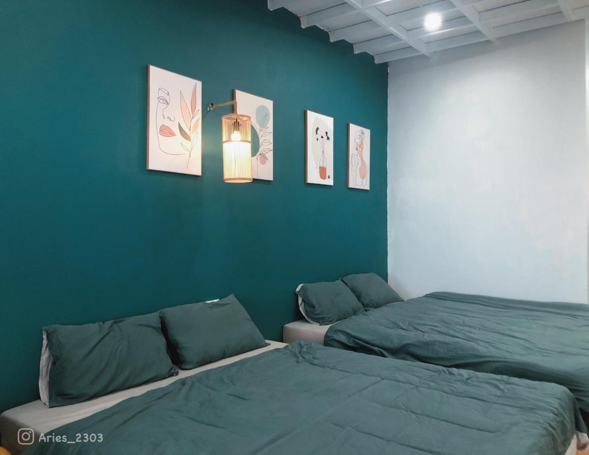 D 2 Homestay *