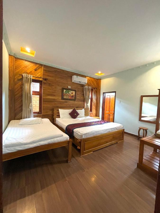 Village Hotel 2*