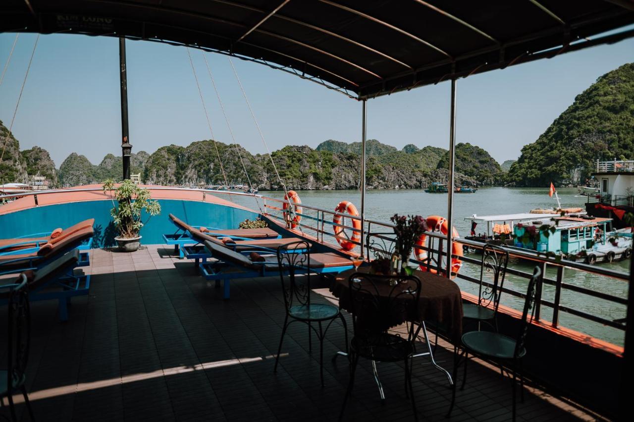 Cat Ba Bay Cruises Botel 2*