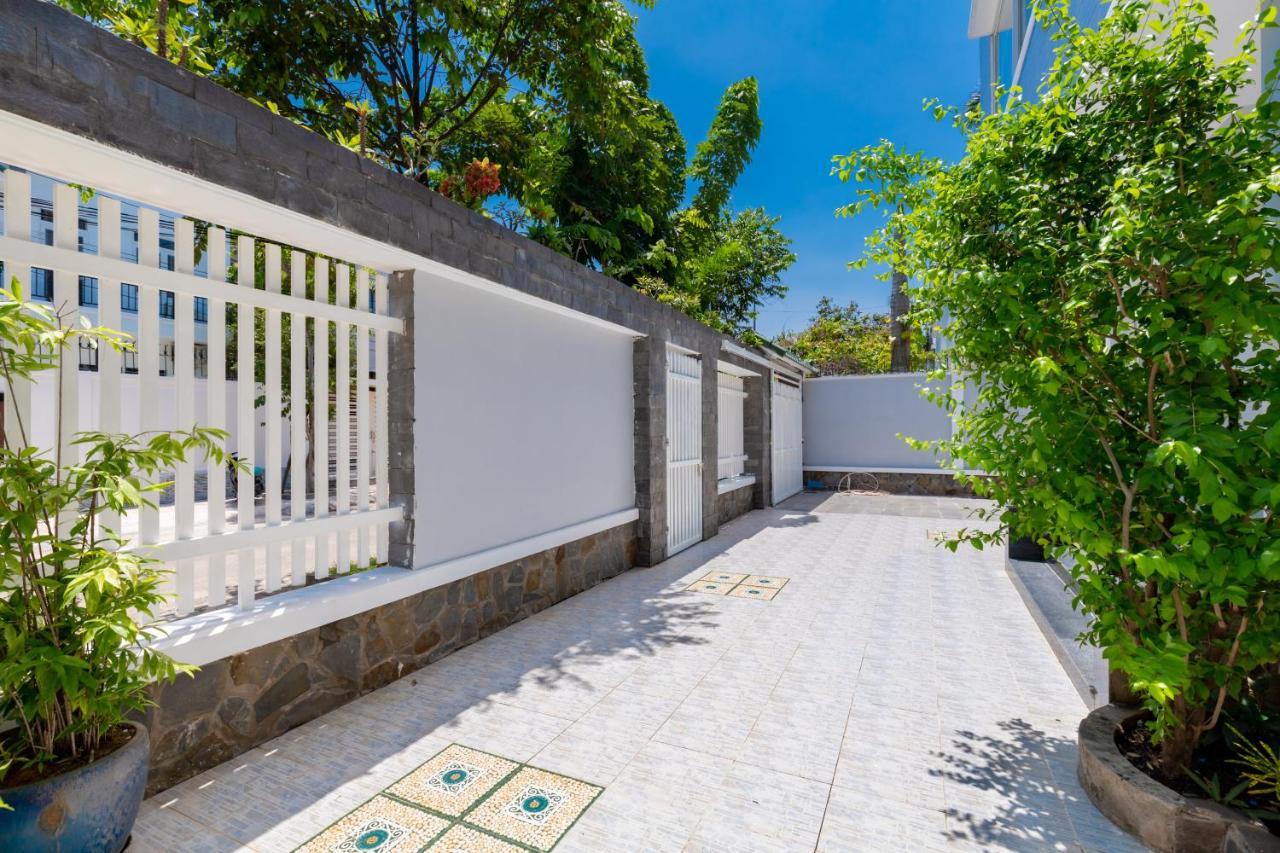 Villa Huong Giang Seaside Villa, *