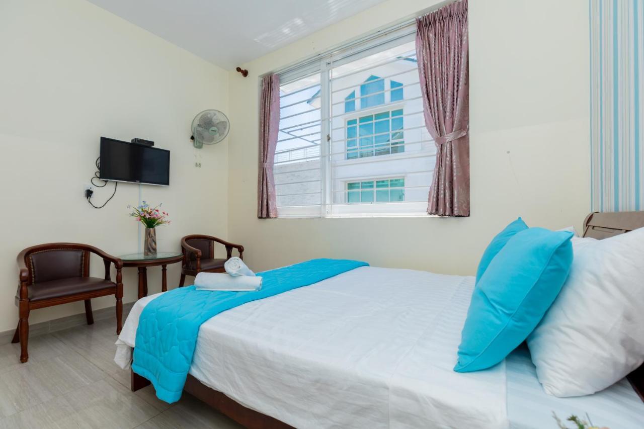 Huong Giang Seaside Villa, *