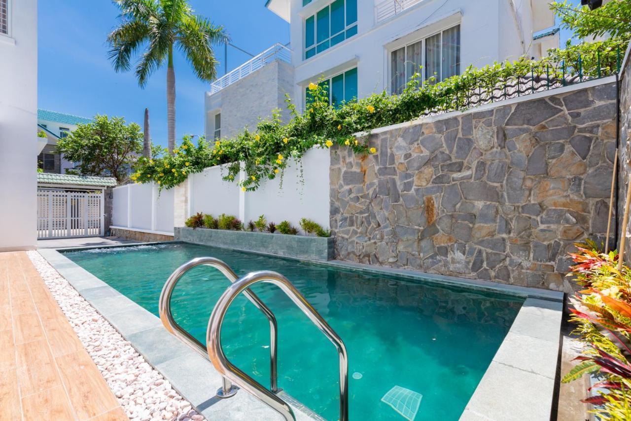 Villa Huong Giang Seaside Villa,