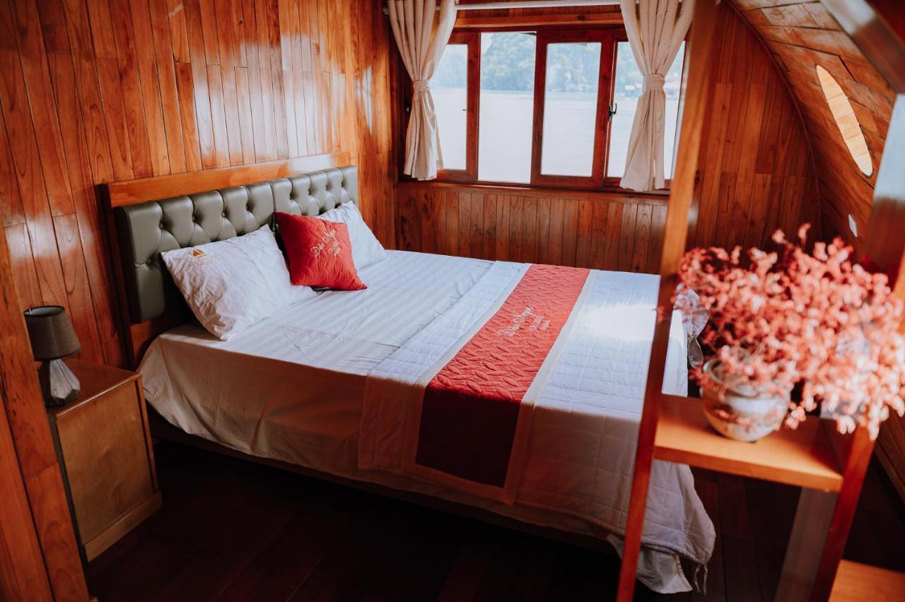 Cat Ba Bay Cruises Botel Dong Khe Sau