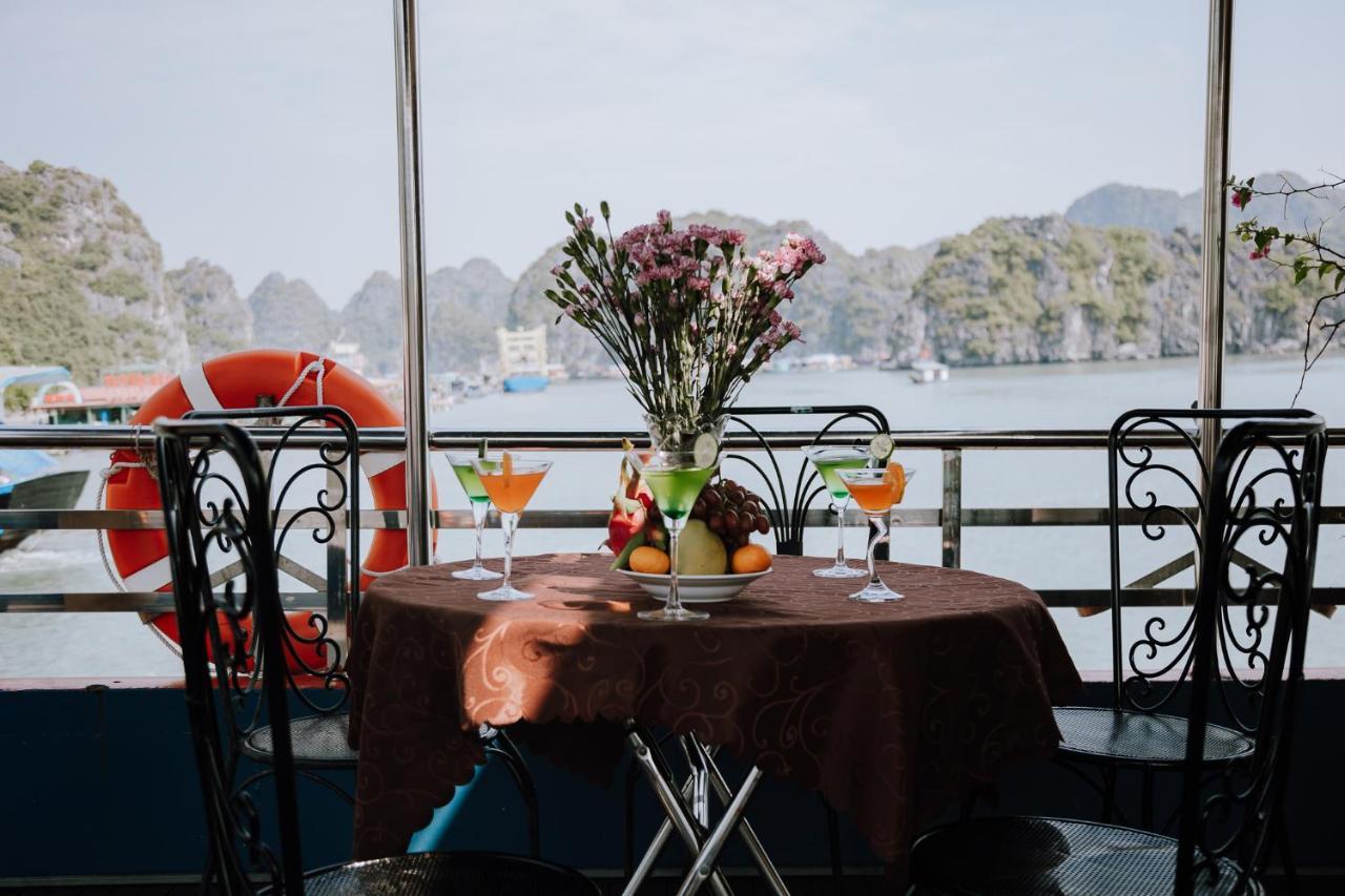 Botel Cat Ba Bay Cruises 2*