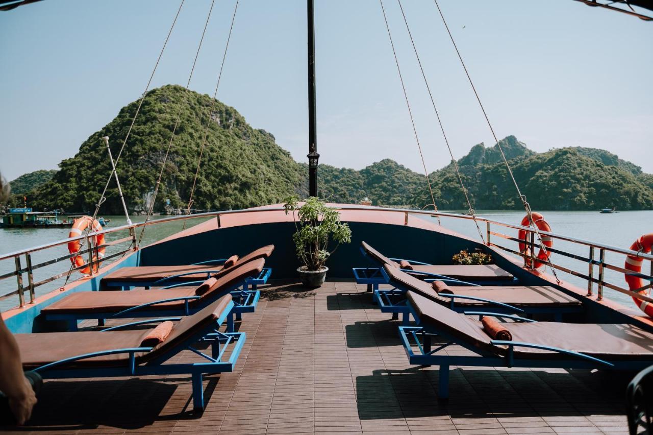 Cat Ba Bay Cruises Dong Khe Sau